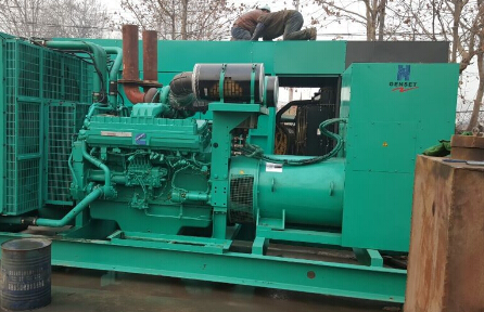 西青发电机组如何判断水冷式机油散热器内部是否需要清洗？